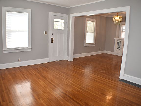 3rd image of 1646 Thomas Ave N