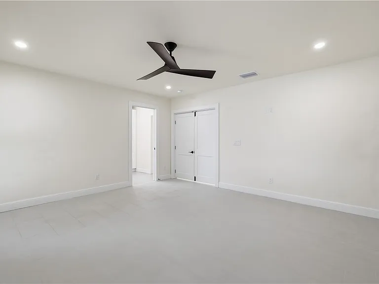 726 Live Oak Ln — Photo 9