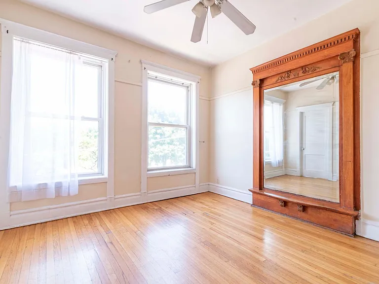 2543 N Sheffield Ave #209 — Photo 2