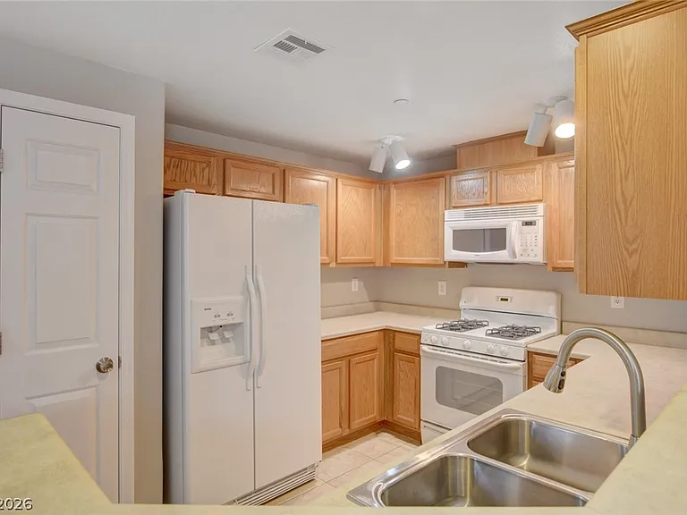 6868 Sky Pointe Dr #1078 — Photo 17