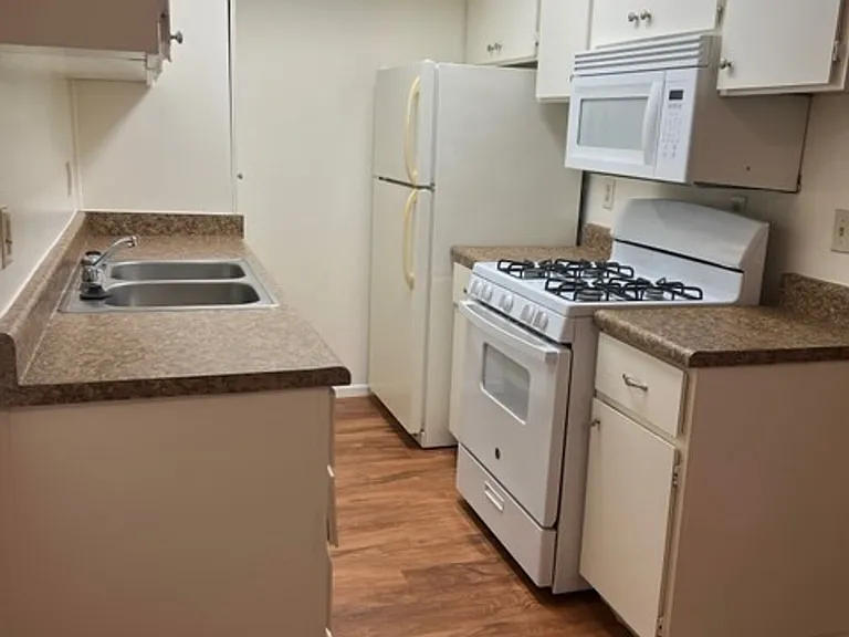 El Dorado Apartments — Photo 50