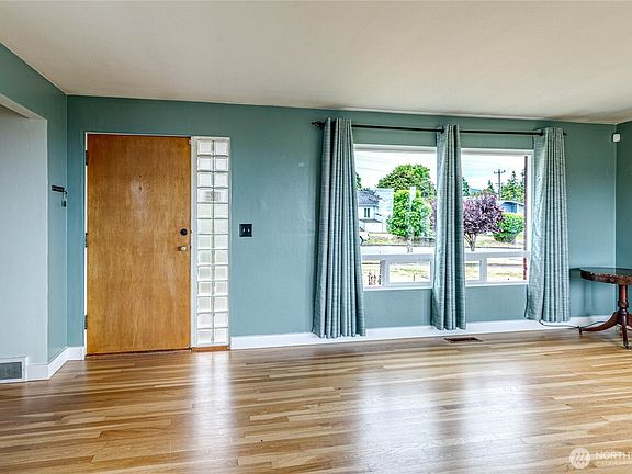5th image of 727 E 11th Street
