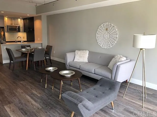 575 6th Ave — Photo 6