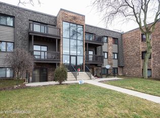 1484 Stonebridge Cir APT B2, Wheaton, IL 60189