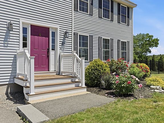 3rd image of 37 Hemlock Dr