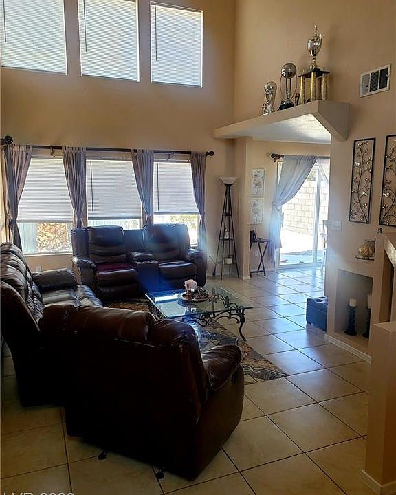 1st image of 4224 Heller Dr