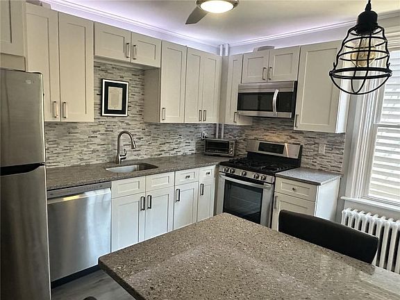 5th image of 27 Young St #1