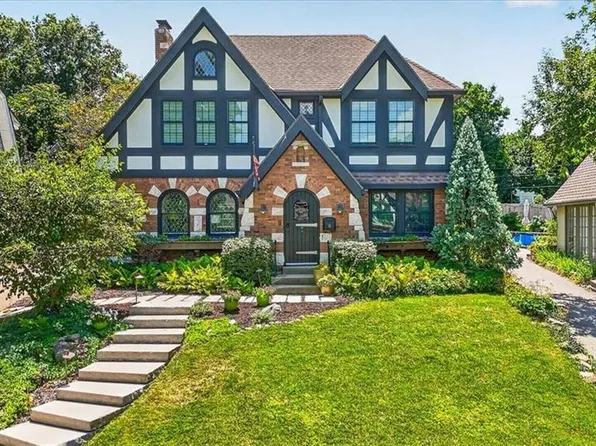 31 W Winthrope Rd, Kansas City, MO 64113