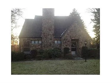 243 Tilford Rd photo 1