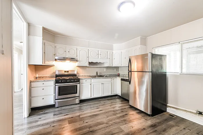 3 bed, 1.0 bath, 1225 sqft, $1,295 — Photo 4