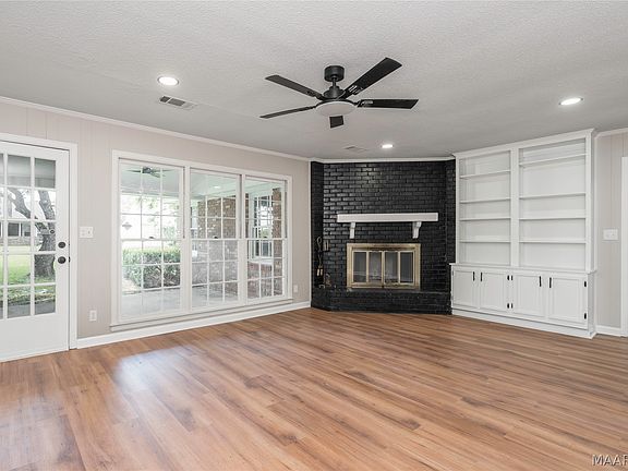 4th image of 2220 E Aberdeen Dr