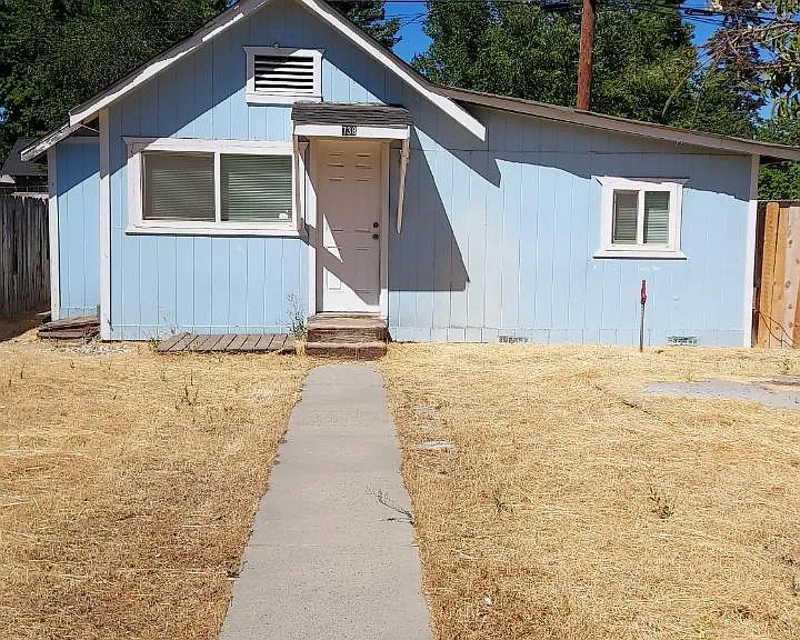 738 Shasta St — Photo 1