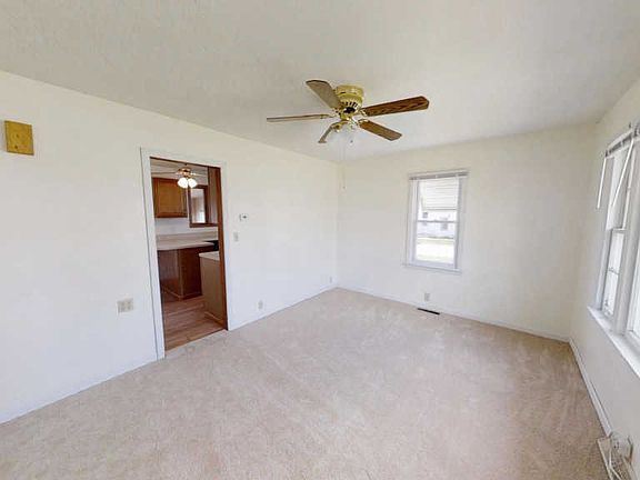 3rd image of 211 W 10th St