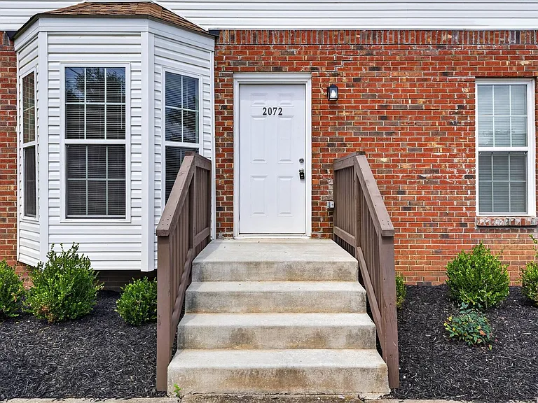 2072 Tynewood Dr — Photo 3