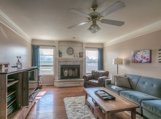 801 NE Carousel Ln, Lees Summit, MO 64086