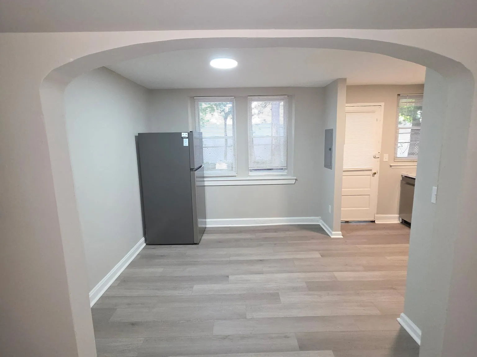 2 bed, 1000 sqft, $2,400 — Photo 3