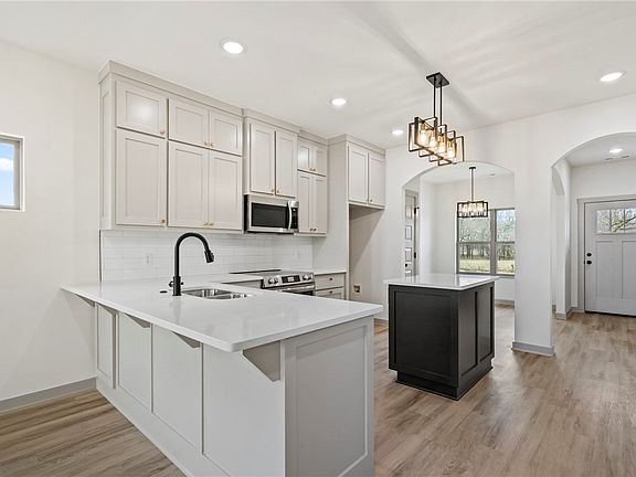 4th image of 1704 Gerald Shay Rd