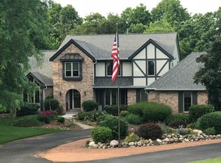 N70W28804 Vernon Dr, Hartland, WI 53029