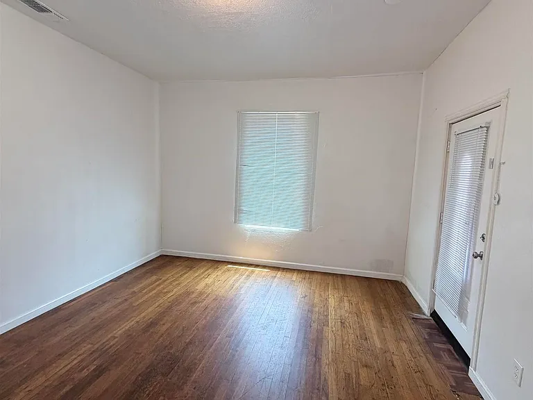 1111 Monroe St — Photo 5