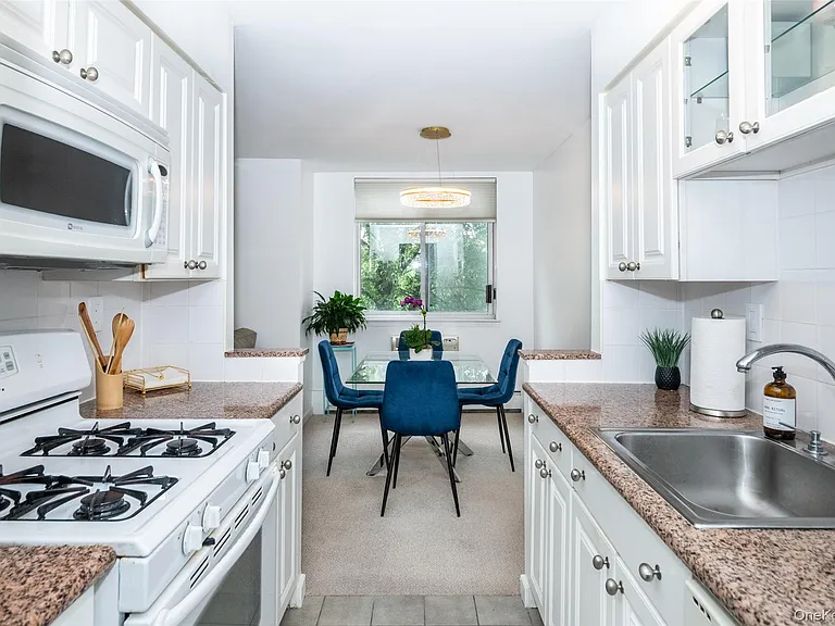 14 Nosband Ave #2H — Photo 10