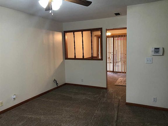 5th image of 15 Rockford Dr