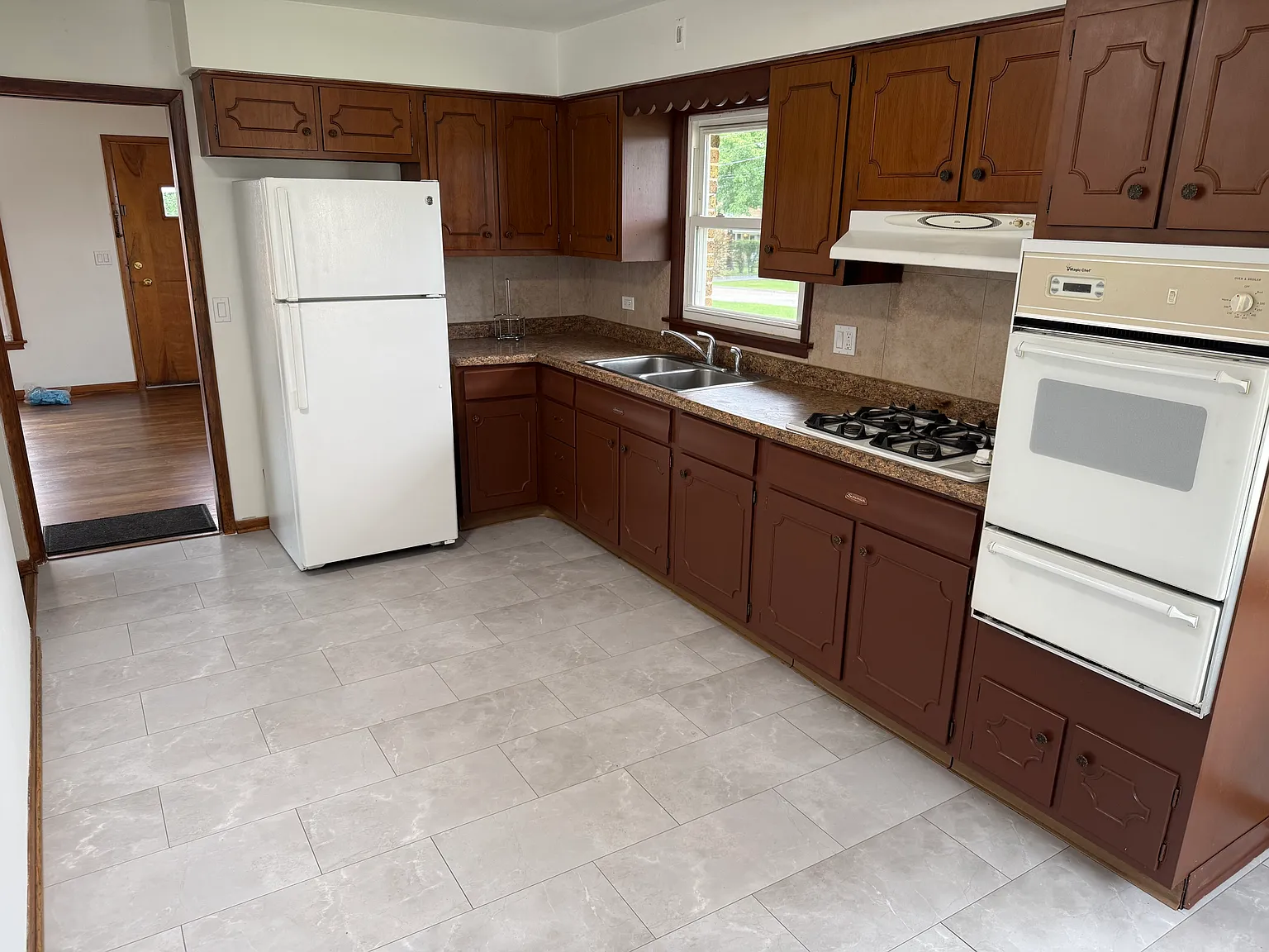 311 Euclid Ave — Photo 2