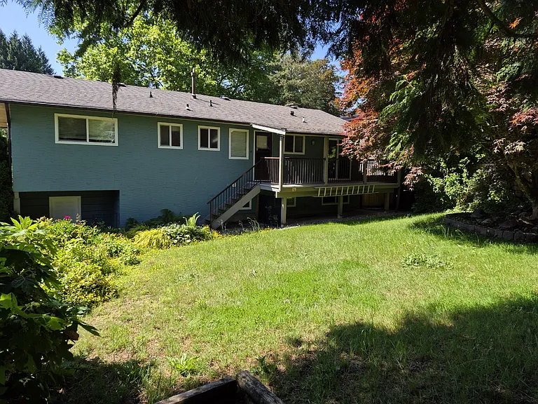 3853 Clematis Cres — Photo 4