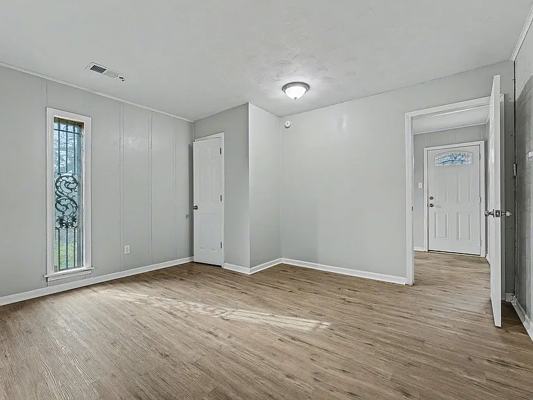543 E Gage Ave — Photo 13