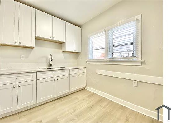 2nd image of 832 W Florence Ave #3