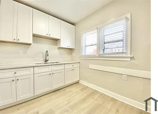 832 W Florence Ave #3 — Photo 2