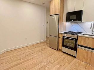 228 W 18th St #16, New York, NY 10011