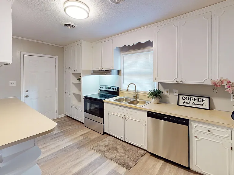 2716 Forsyth Ln — Photo 11