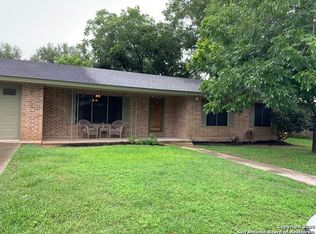 207 S 6th St, Stockdale, TX 78160