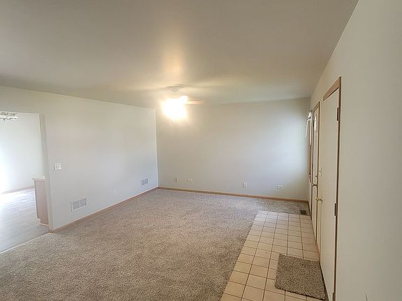 4th image of 370-446 N School St #390