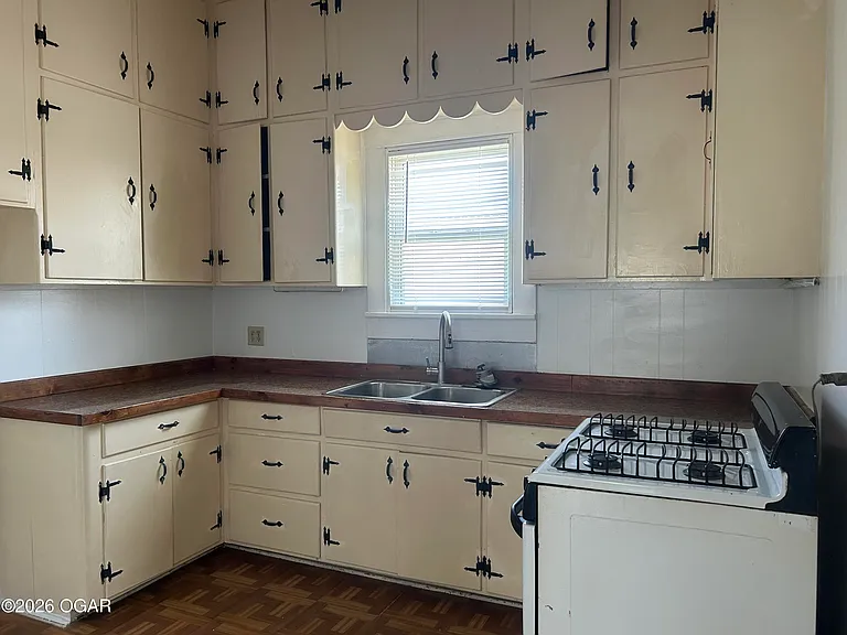 1931 S Kentucky Ave — Photo 5