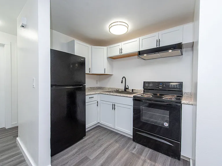 469 Olden Ave — Photo 35