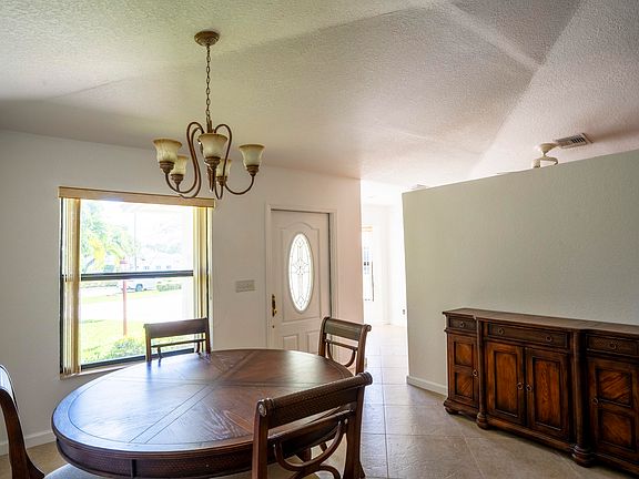 4th image of 375 NW 42nd Street