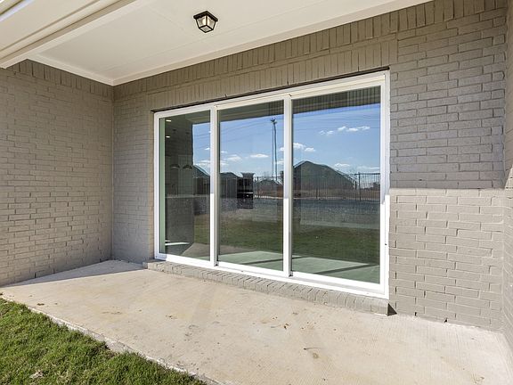 4th image of 2251 Bottlebrush Dr