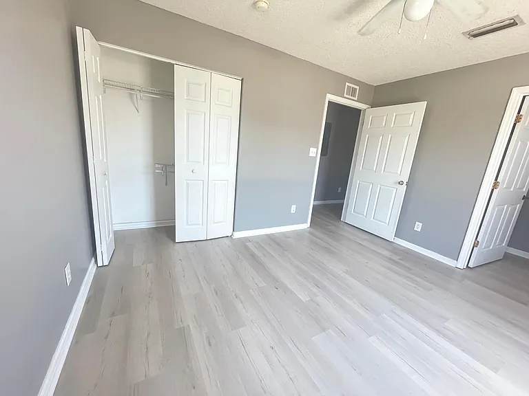811 3rd Ave S — Photo 2