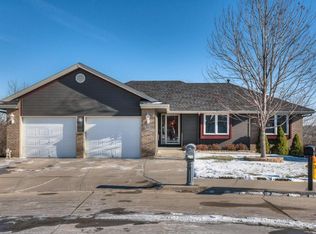 202 Happy Hollow Cir, Council Bluffs, IA 51503