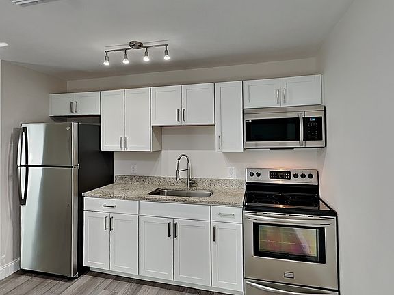 3rd image of 536 Charles Ct