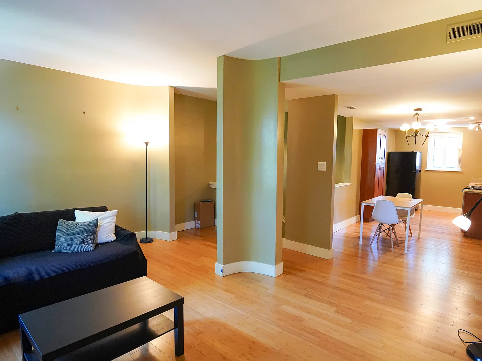 2 bed, 828 sqft, $1,895 — Photo 3