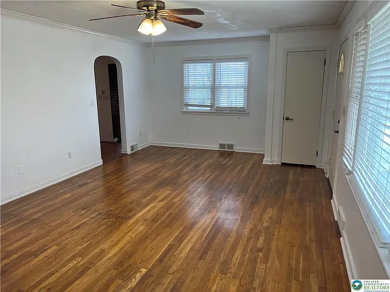 2401 Lawnherst Ave — Photo 15
