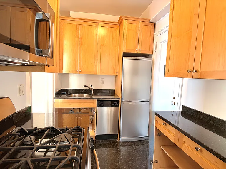 147 W 79th St #10C — Photo 4