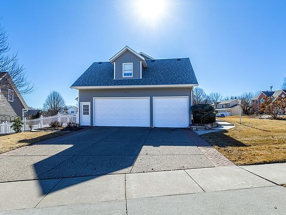 2nd image of 2101 Nicholas Ct