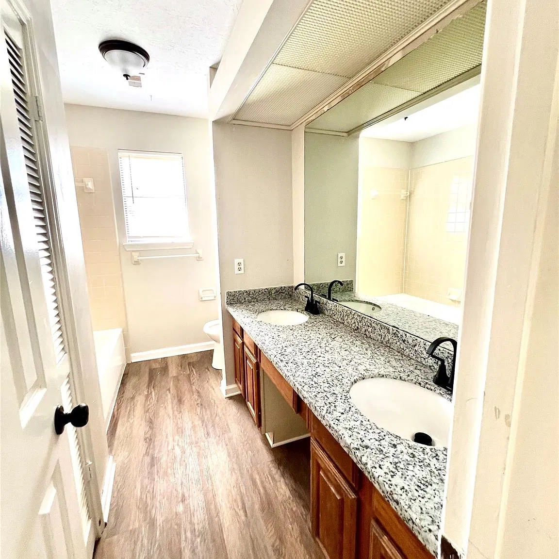 3 bed, 2.5 bath, $2,050 — Photo 3