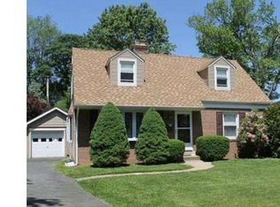 411 Burton Rd, Oreland, PA 19075