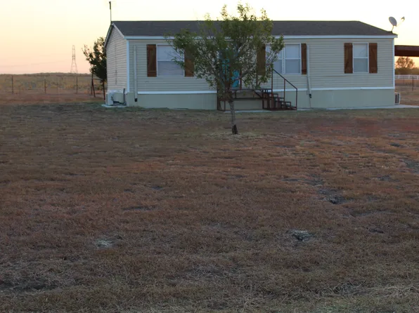 405 Stagecoach Hill Dr, Seguin, TX 78155