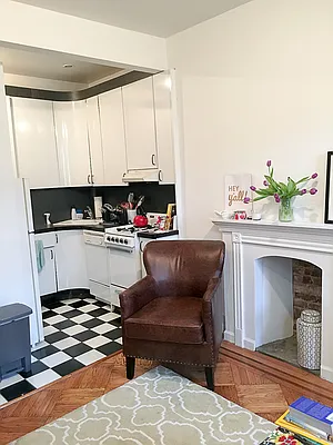 Rented by Francine Realty | media 18