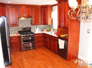 30 Grove Place, Danbury, CT 06810